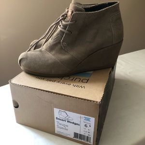 Toms Desert Wedge Taupe Suede